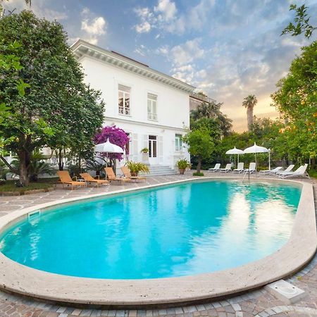 Relais Villa Savarese Сант'Агнело Екстериор снимка