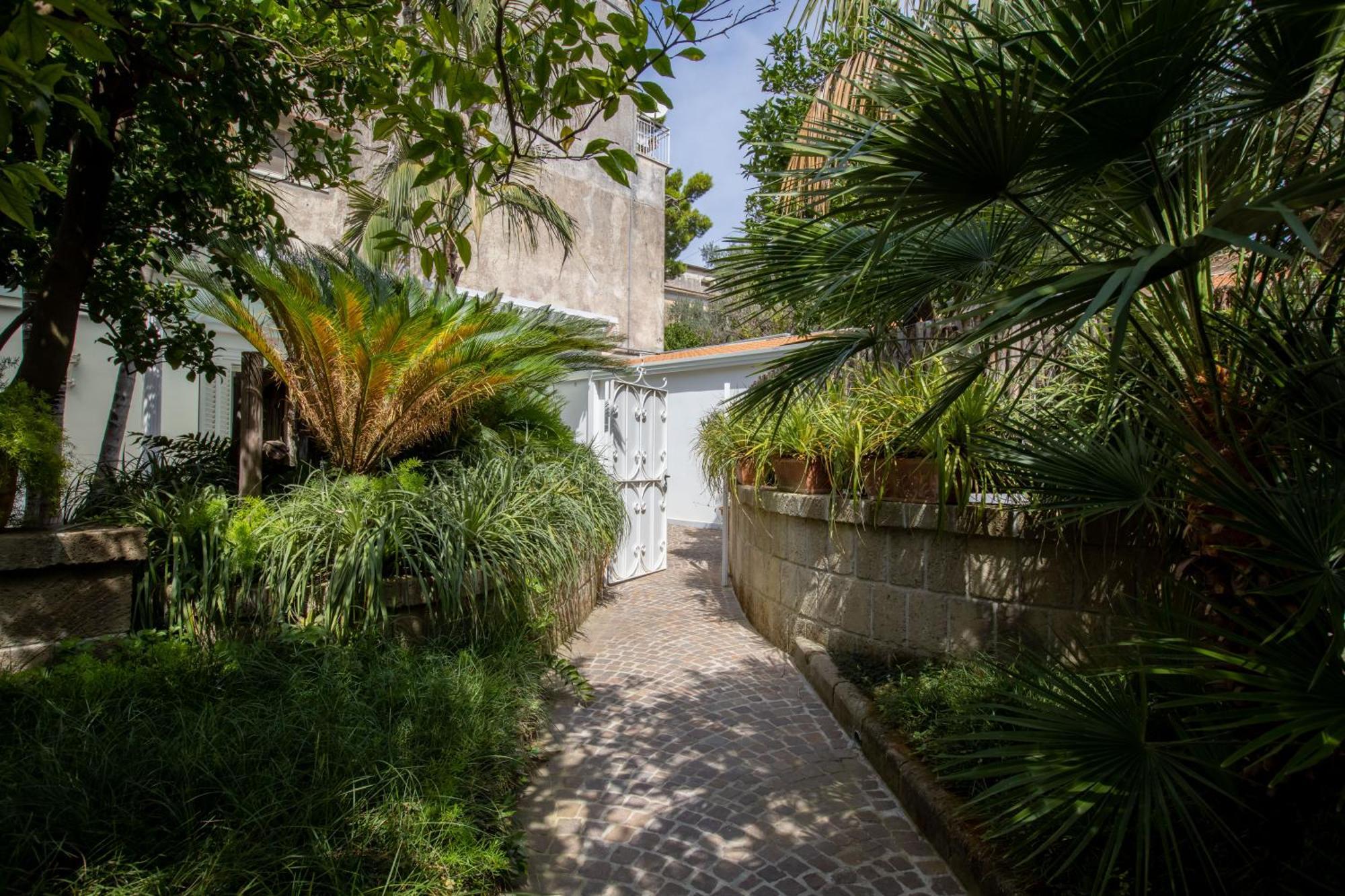 Relais Villa Savarese Сант'Агнело Екстериор снимка