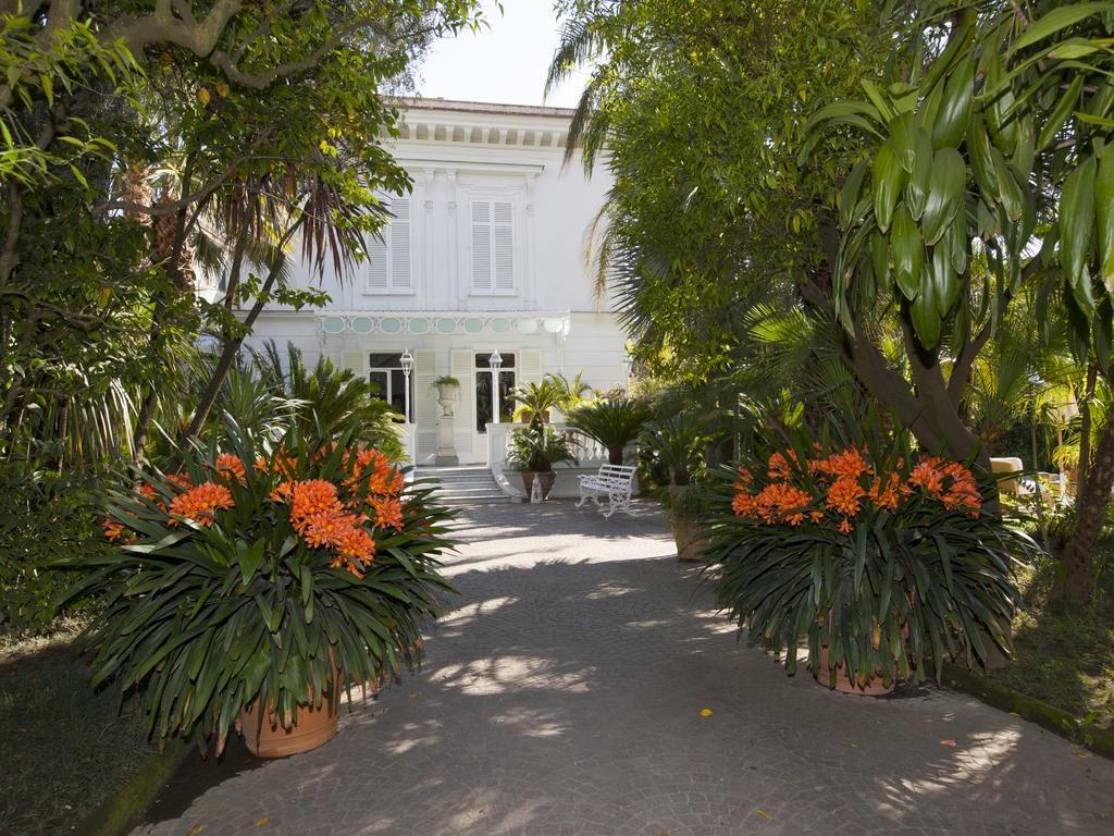 Relais Villa Savarese Сант'Агнело Екстериор снимка