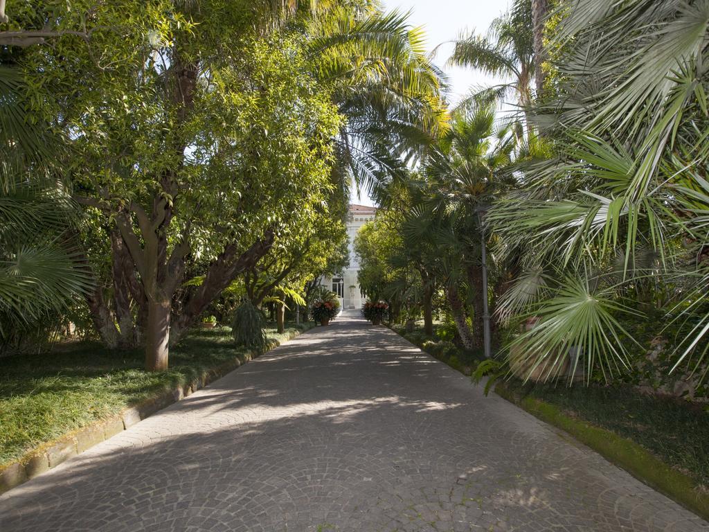Relais Villa Savarese Сант'Агнело Екстериор снимка