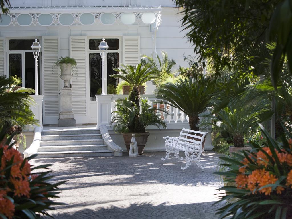 Relais Villa Savarese Сант'Агнело Екстериор снимка