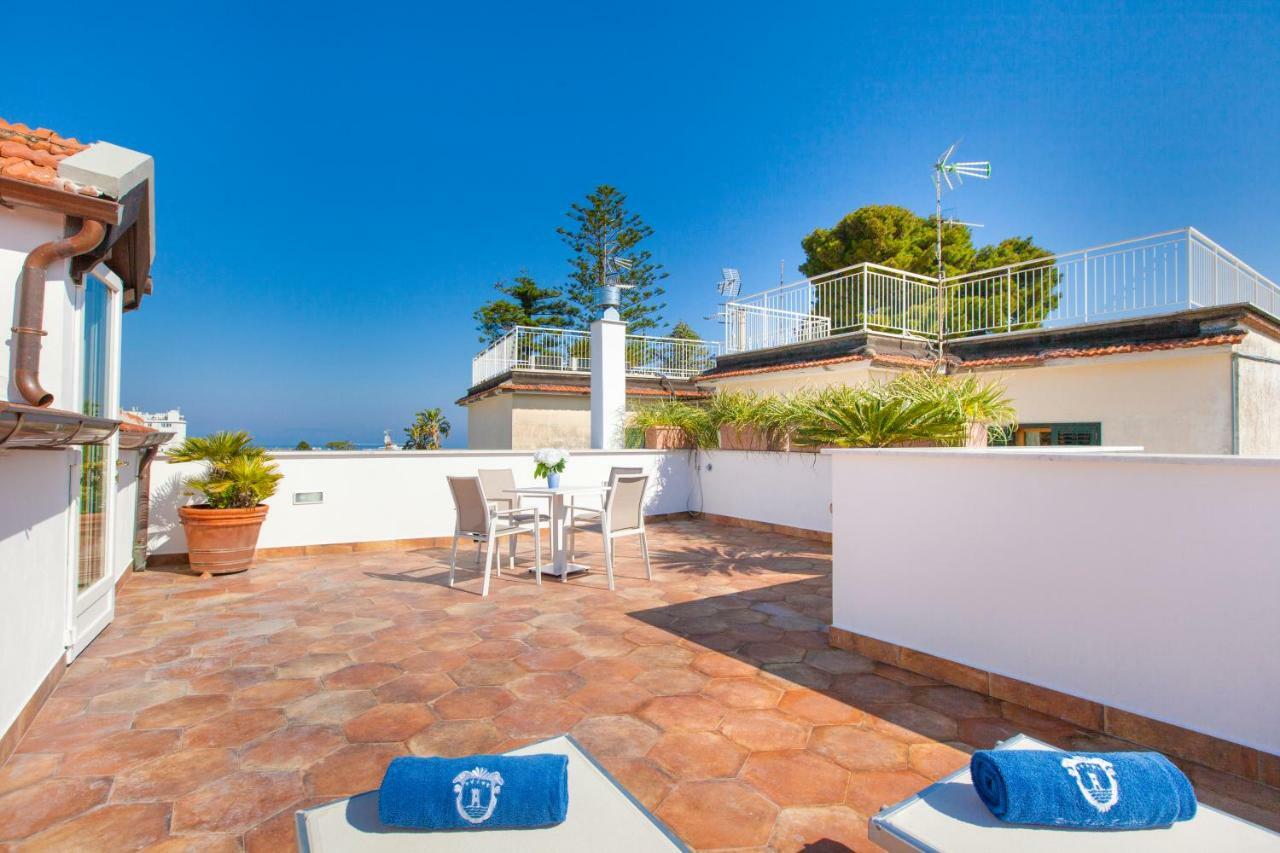 Relais Villa Savarese Сант'Агнело Екстериор снимка
