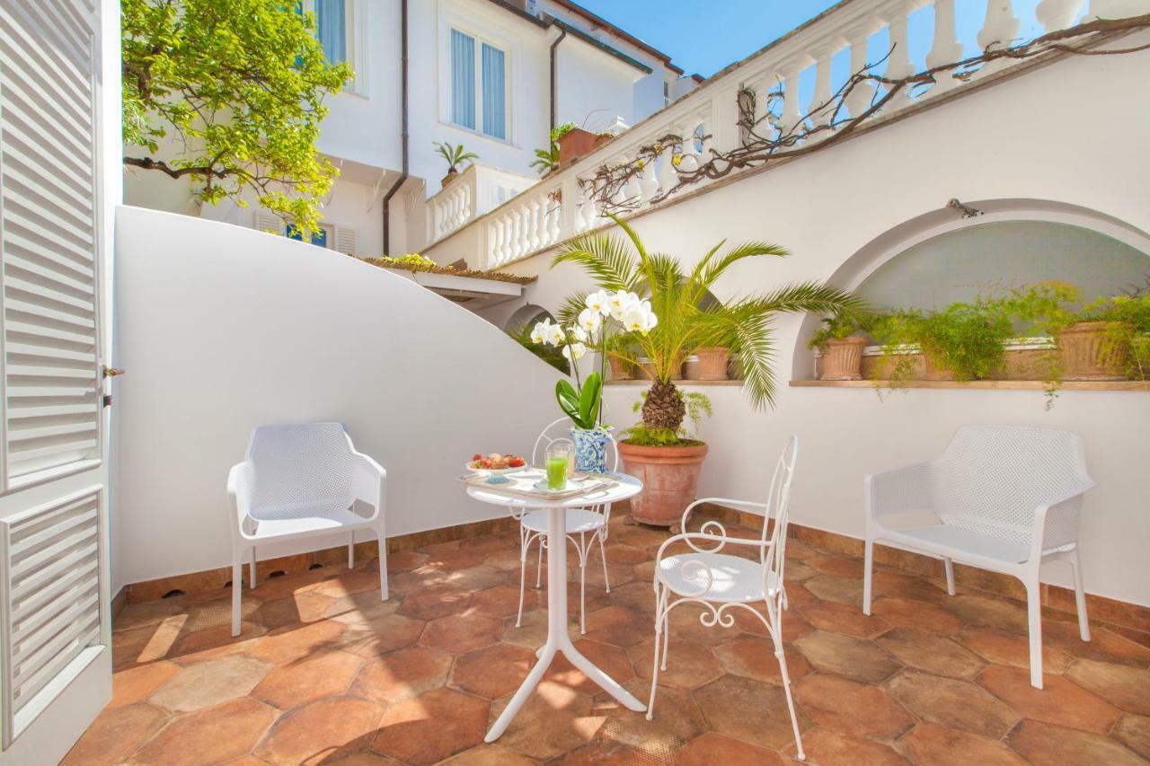 Relais Villa Savarese Сант'Агнело Екстериор снимка